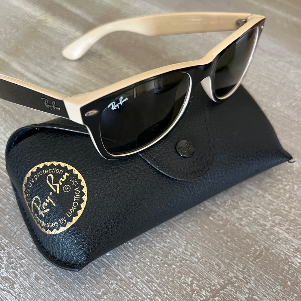 Ray Ban Wayfarer Color Mix Black & Cream Unisex Sunglasses